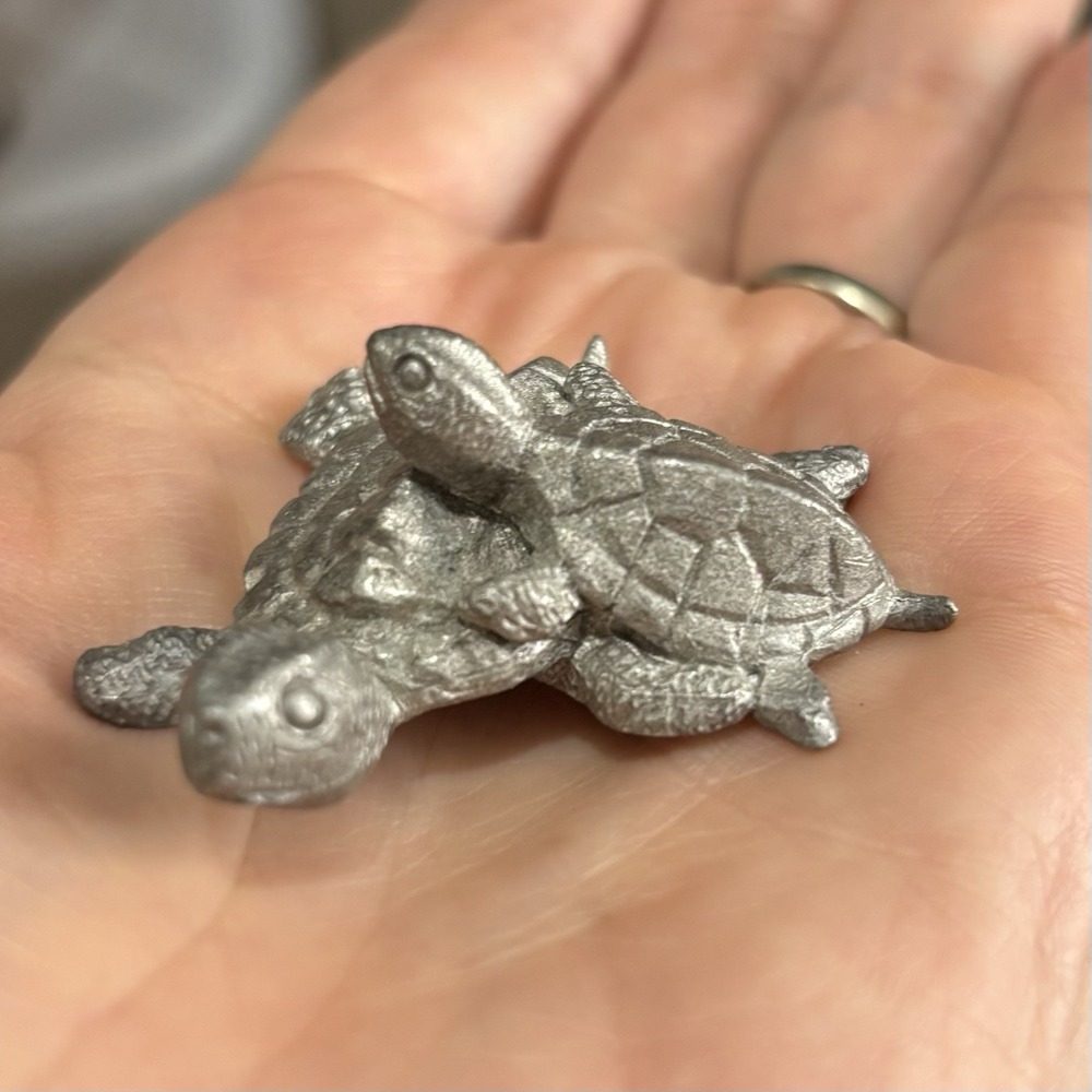 Vtg 1981 PEWTER Mom & Baby pair TURTLES Miniature 2" Figurine Spoontiques #P187